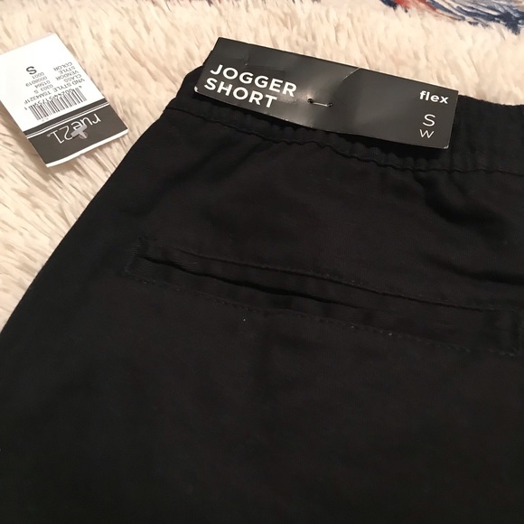 Young Men’s jogger shorts - Picture 2 of 3